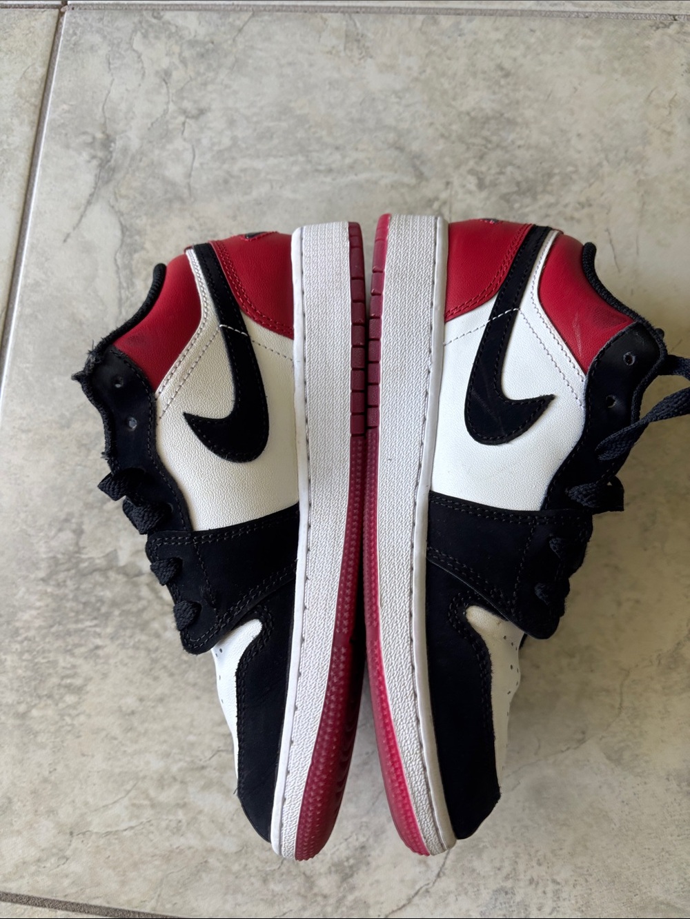 Jordan Kids Low-Top Sneakers in Black, White and Red
